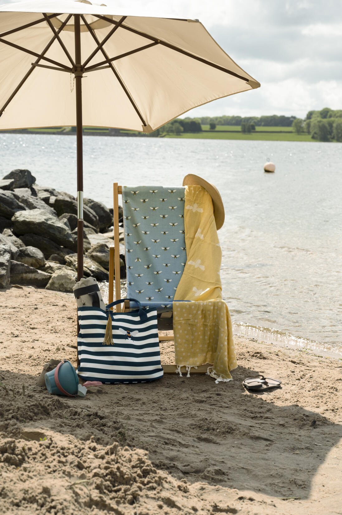 Sophie Allport Beach Picnic (1)