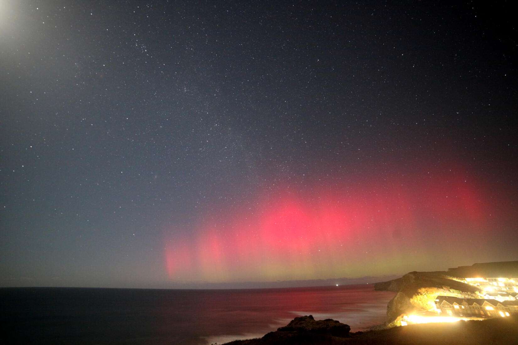 The northern lights over Watergate Bay by Mark Hobbs on 26 February 2023